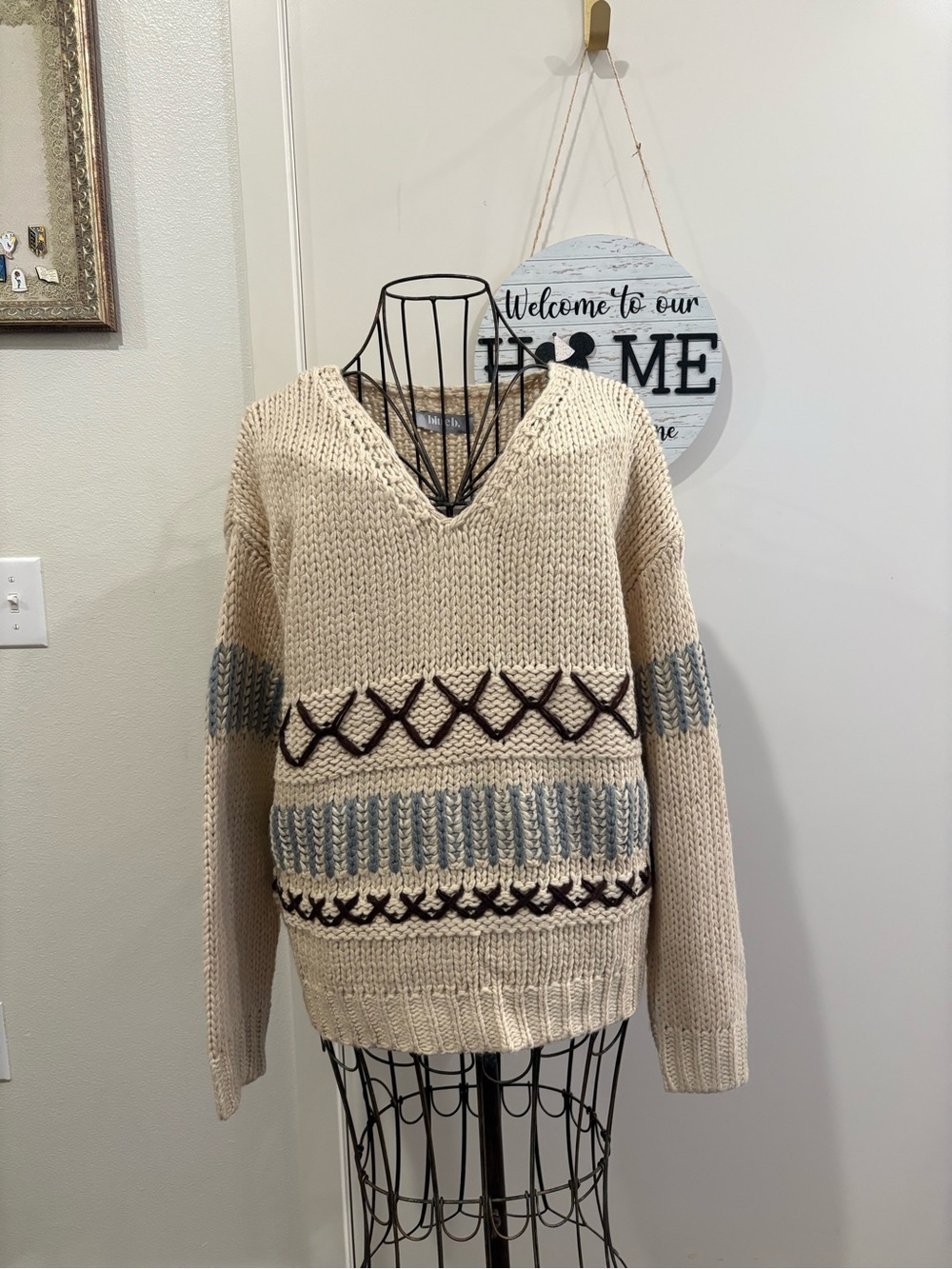 Blue B. Collection Cream V-Neck Patterned Knit Sweater w/ Blue and Brown Accents